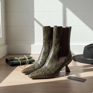 Sam Edelman Sammie Green Leather Pointed Toe Spool Heel Pull On Ankle Boots 8.5